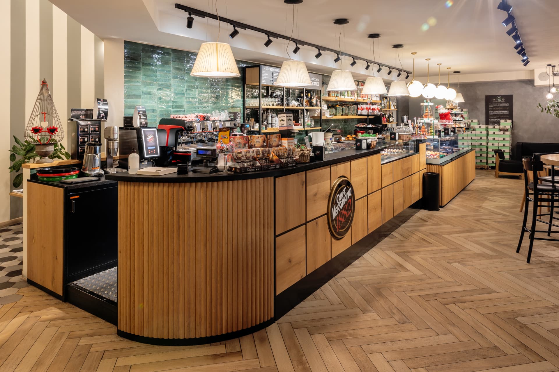 Vista amplia del mostrador de cafetería y pastelería Bone con ISA