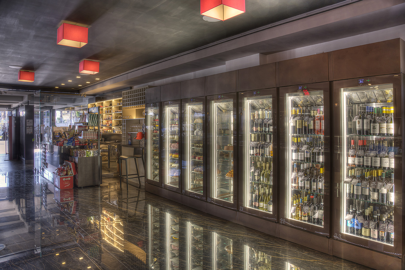 Bodega de vinos con armarios refrigerados ISA en Cinque Sensi, Nápoles