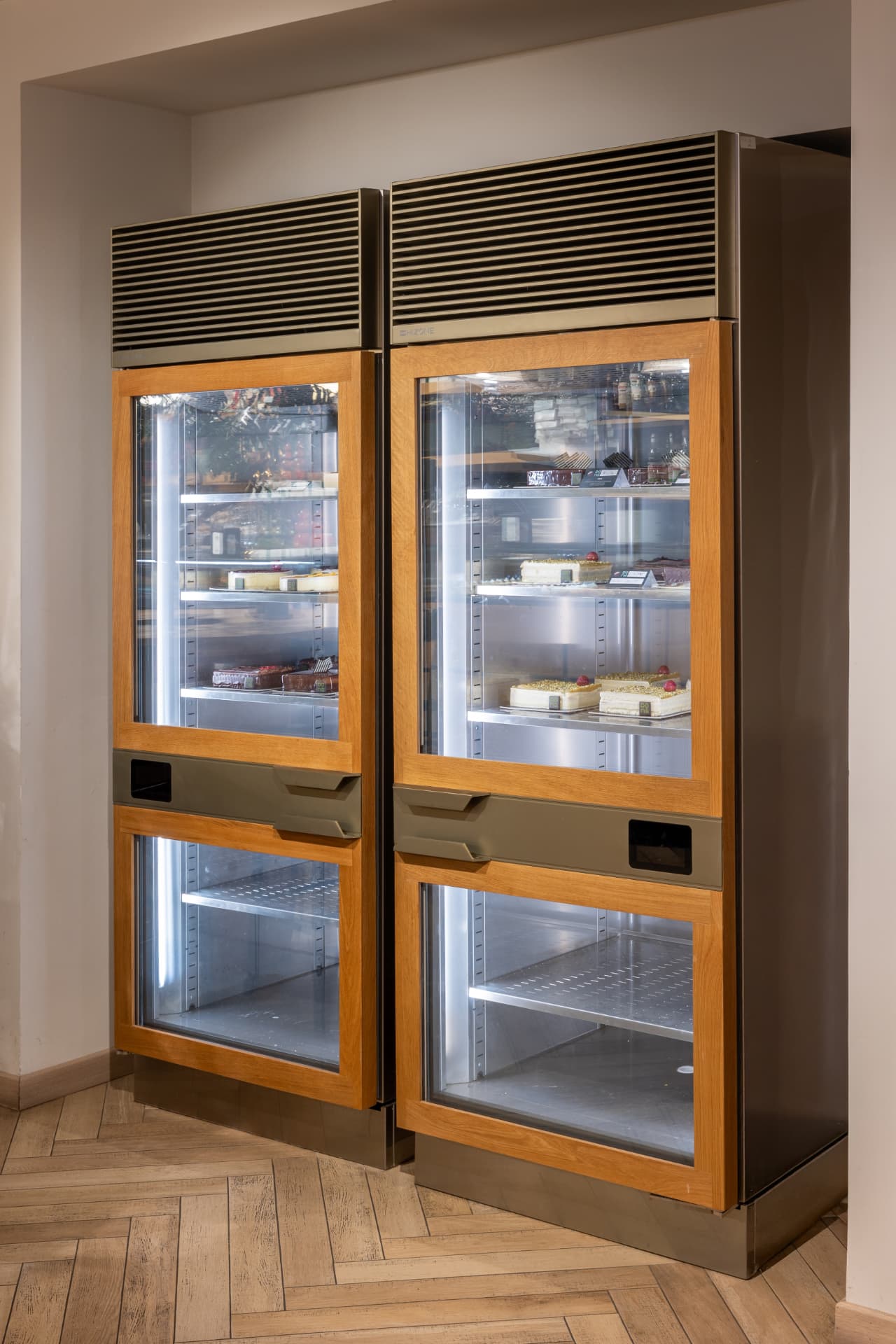 Doble vitrina refrigerada de pastelería ISA en Bone, Perugia