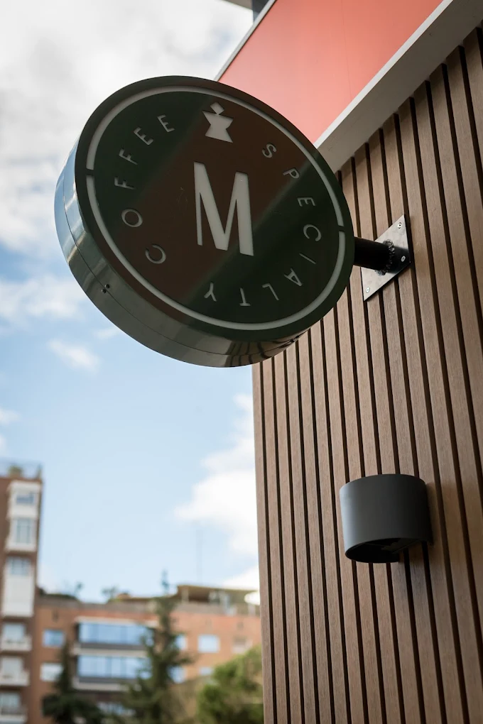 Rótulo exterior de Mina Speciality Coffee