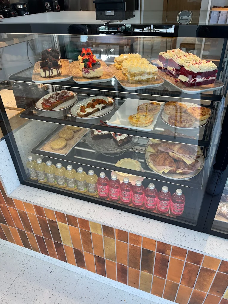 Vitrina de pastelería y bebidas de Mina